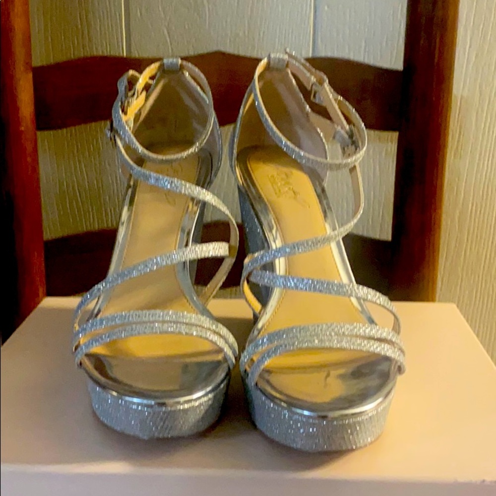 Badgley Mischka size 7